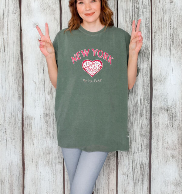 New York Yankees heart pink T-shirt