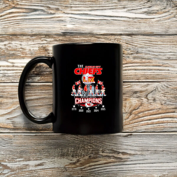 The Kansas City Chiefs walking Super Bowl Champions 2025 Mug Coffee