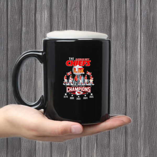 The Kansas City Chiefs walking Super Bowl Champions 2025 Mug Coffee