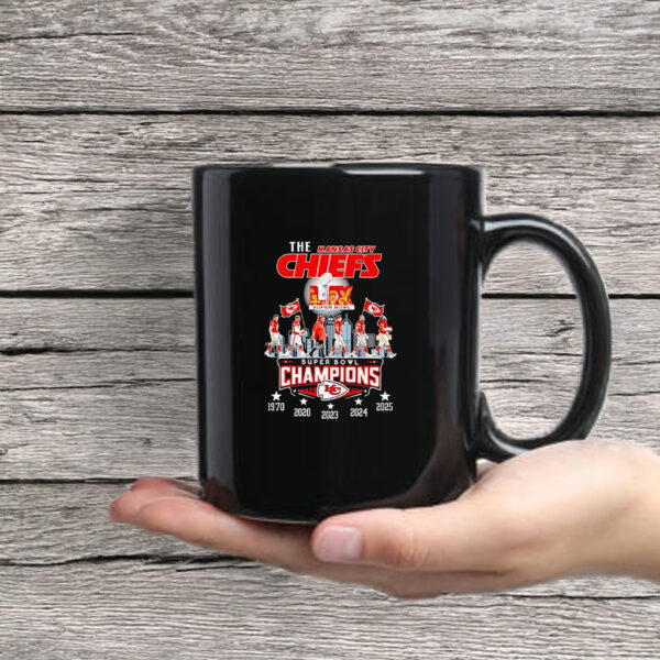 The Kansas City Chiefs walking Super Bowl Champions 2025 Mug Coffee