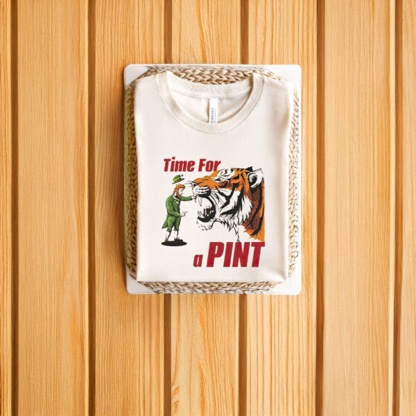 Time for a pint leprechaun vs tiger St Patrick’s Day T-shirts