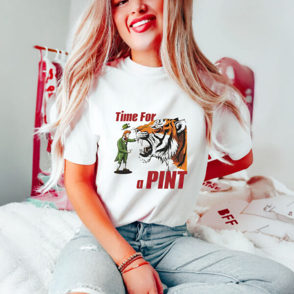 Time for a pint leprechaun vs tiger St Patrick’s Day T-shirts